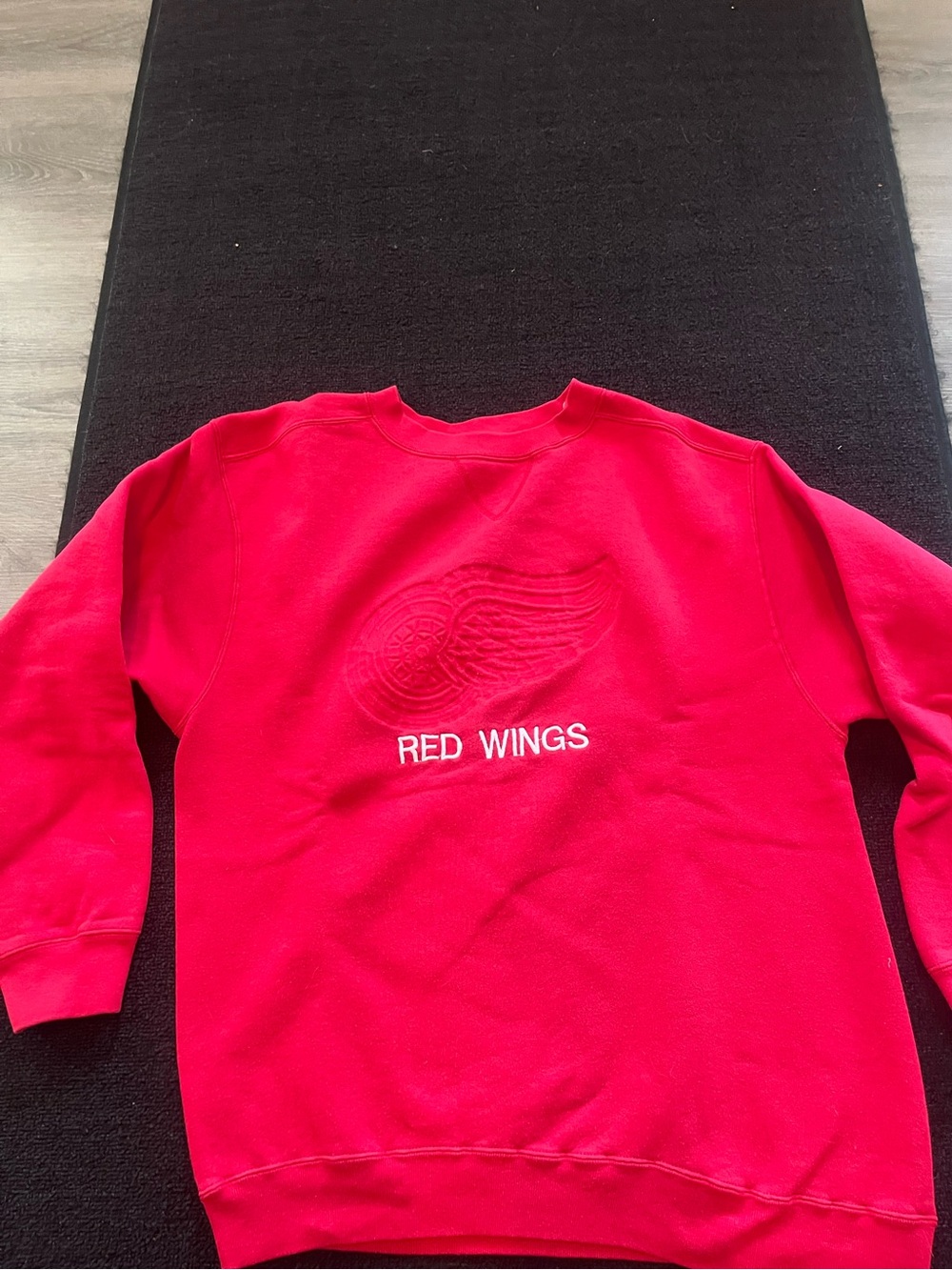 Detroit Red Wings Mens Red Crewneck Sweatshirt